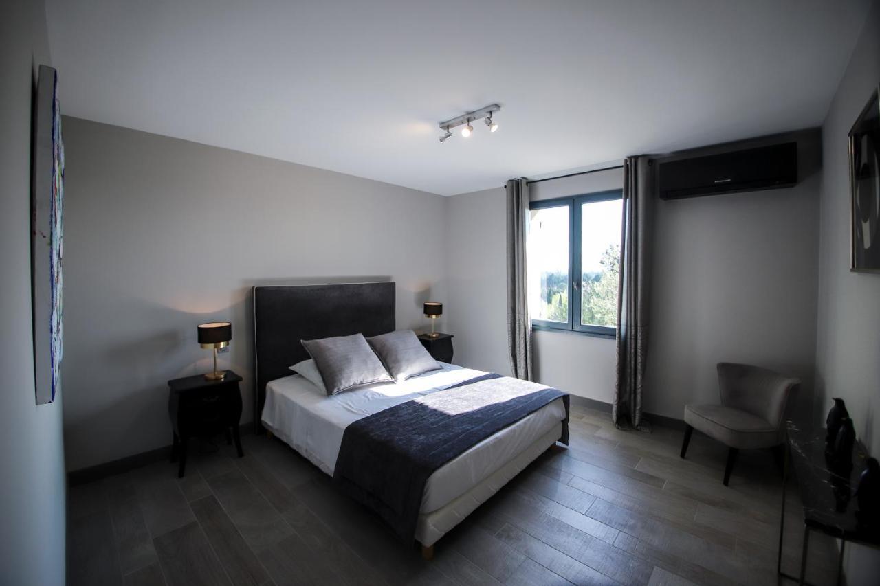 Magnifique Villa Avec Piscine A Debordement A Maussane Les Alpilles Exterior foto