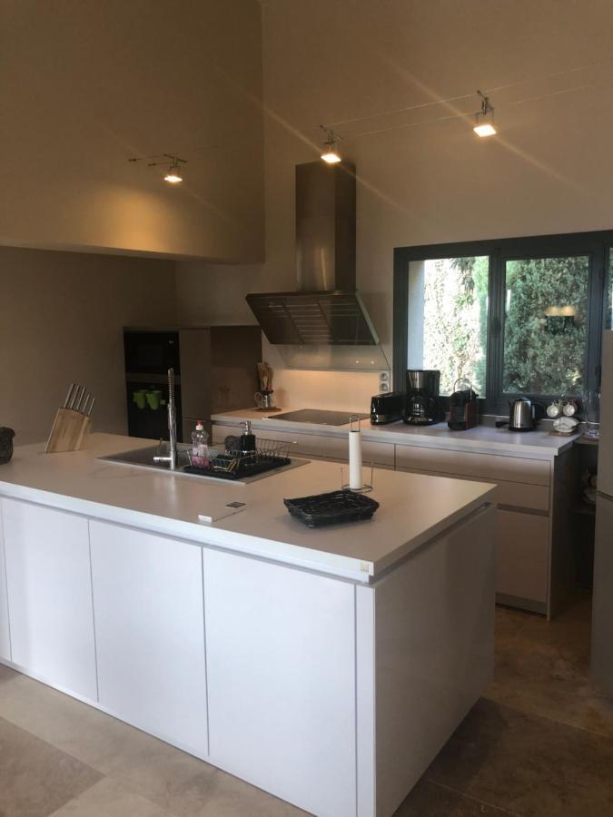 Magnifique Villa Avec Piscine A Debordement A Maussane Les Alpilles Exterior foto